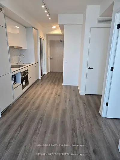 28 Interchange Way 2001, Vaughan, On L4k 0p8