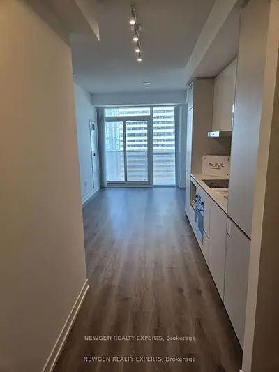 28 Interchange Way 2001, Vaughan, On L4k 0p8