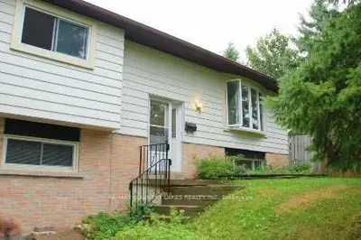Detached in Brock