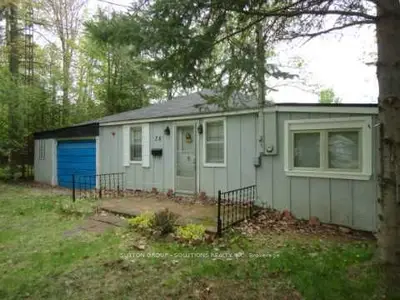 28 Hardwood Road, Georgina, On L0e 1r0