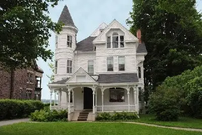 159 King Street E, Brockville, On K6v 1c1