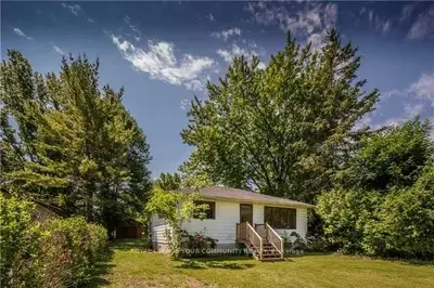 15 Ashwood Avenue, Georgina, On L4p 3g1