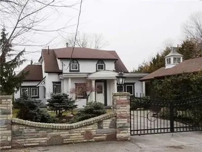 38 Metropolitan Crescent, Georgina, On L4p 1l5