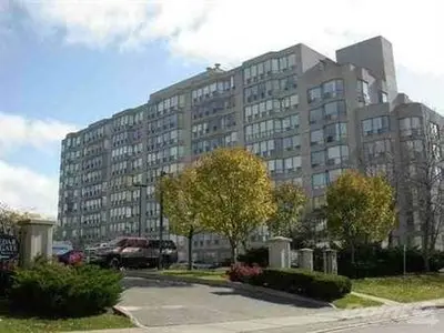 175 Cedar Avenue 613, Richmond Hill, ON L4C 9V3