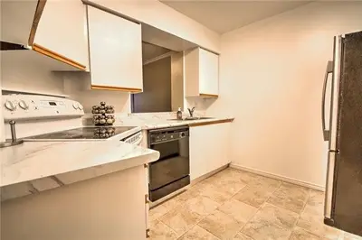 326 Major Mackenzie Drive E 222, Richmond Hill, ON L4C 8T4