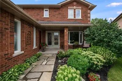 42 Hulst Drive, Bradford West Gwillimbury, ON L3Z 2T3