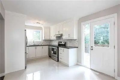 800 Magnolia Avenue, Newmarket, ON L3Y 3C7