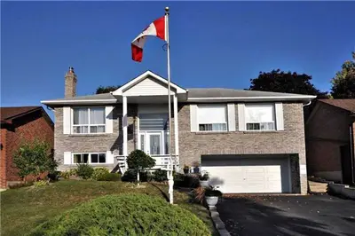 129 Eastman Crescent, Newmarket, ON L3Y 5S3