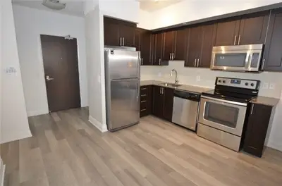 95 North Park Road 207, Vaughan, On L4j 0j1