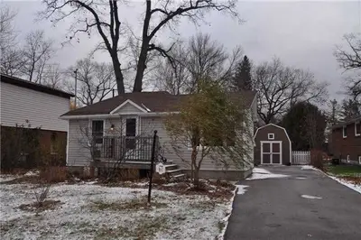 67 Oak Avenue, East Gwillimbury, ON L9N 1A3