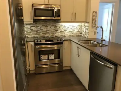 55 Oneida Crescent 802, Richmond Hill, ON L4B 4T9