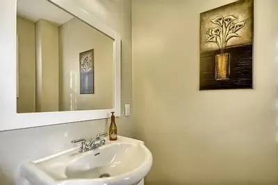 649 Gibson Court, Newmarket, ON L3Y 4Z5