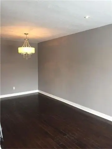 65 Longford Drive Upper, Newmarket, ON L3Y 2Y6