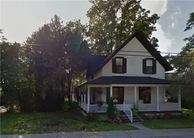 96 High Street, Georgina, ON L0E 1R0