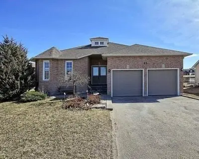 45 Royal Amber Crescent, East Gwillimbury, ON L0G 1M0