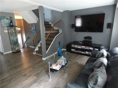 630 Gibney Crescent, Newmarket, ON L3X 1Y2
