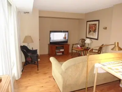 40 William Roe Boulevard 109, Newmarket, ON L3Y 5N4