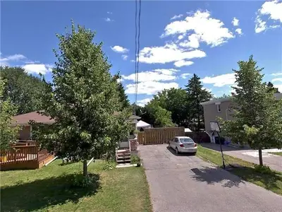 37 Lindsay Avenue, Newmarket, On L3y 4n7