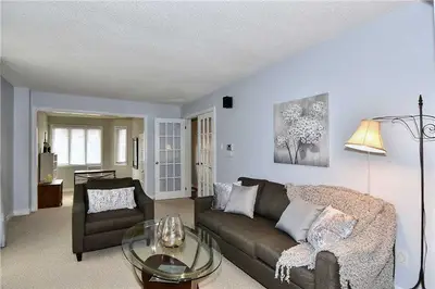 284 Kirby Crescent, Newmarket, ON L3X 1H4