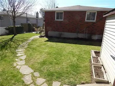 103 Luxury Avenue, Bradford West Gwillimbury, ON L3Z 1T5