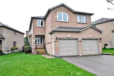 584 Walpole Crescent, Newmarket, ON L3X 2B4