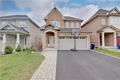 290 Mcbride Crescent, Newmarket, On L3x 2w3