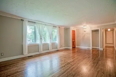 977 Srigley Street, Newmarket, ON L3Y 1Y4