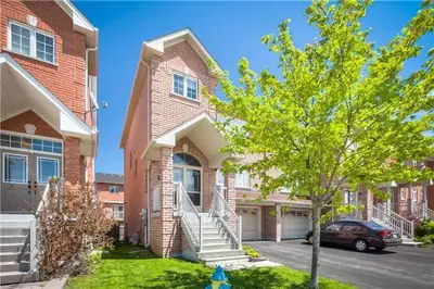 233 Knapton Drive, Newmarket, ON L3X 3B6