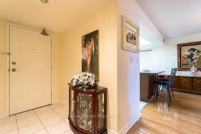 121 Woodbridge Avenue 209, Vaughan, ON L4L 9E3