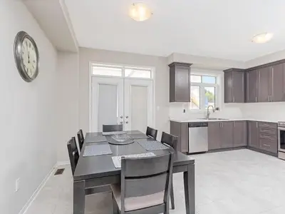 129 Fortis Crescent, Bradford West Gwillimbury, ON L3Z 0W3