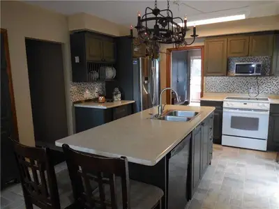 28 Shirlea Boulevard, Georgina, ON L4P 1K9