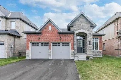 Detached in Essa