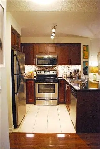 18 Harding Boulevard 214, Richmond Hill, ON L4C 0T3