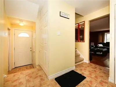 767 Pam Crescent, Newmarket, ON L3Y 5B7