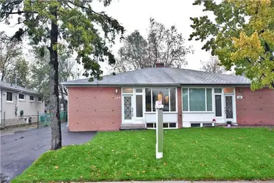 284 Axminster Drive, Richmond Hill, ON L4C 2W1