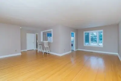 164 Beechwood Crescent, Newmarket, ON L3Y 1W3