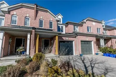 121 Banbrooke Crescent, Newmarket, ON L3X 2W7