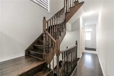 101 Alvin Pegg Drive, East Gwillimbury, ON L9N 0R7