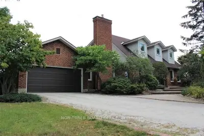 Detached in Essa