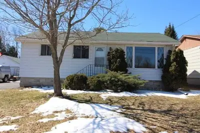 Detached in Brock