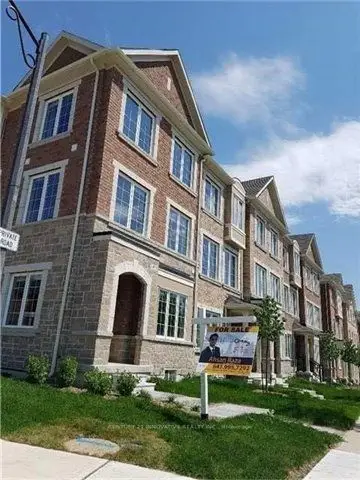 Att/Row/Townhouse in Vaughan