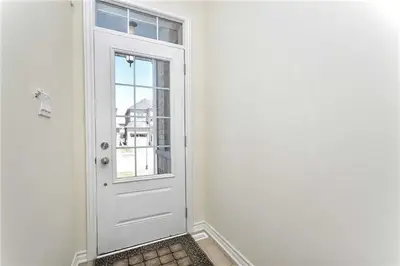 25 Temple Avenue, East Gwillimbury, ON L9N 0P2