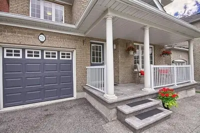 71 Patti Mcculloch Way, Newmarket, ON L3X 3G1
