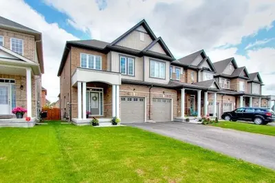 15 Daniele Crescent, Bradford West Gwillimbury, ON L3Z 0V8