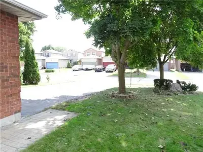 387 Pickering Crescent, Newmarket, ON L3Y 8G8