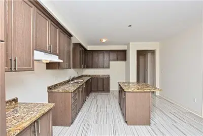 170 Inverness Way, Bradford West Gwillimbury, ON L3Z 0W5