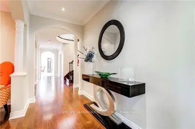 332 Lady Valentina Avenue E, Vaughan, ON L6A 4V1