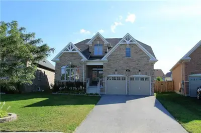 Detached in Essa