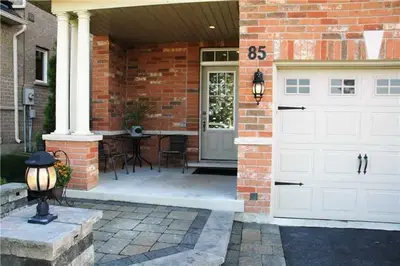 85 Courtland Crescent, Newmarket, ON L9N 0B1