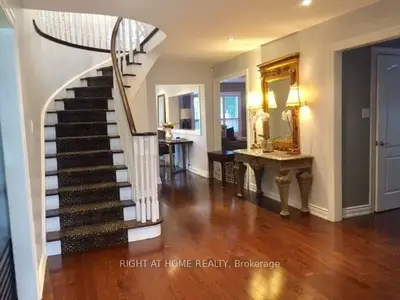 18 Burgosa Court, Vaughan, ON L4L 5C3